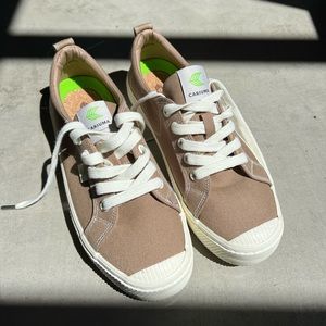 Cariuma Canvas Tennis Shoes women’s size 8